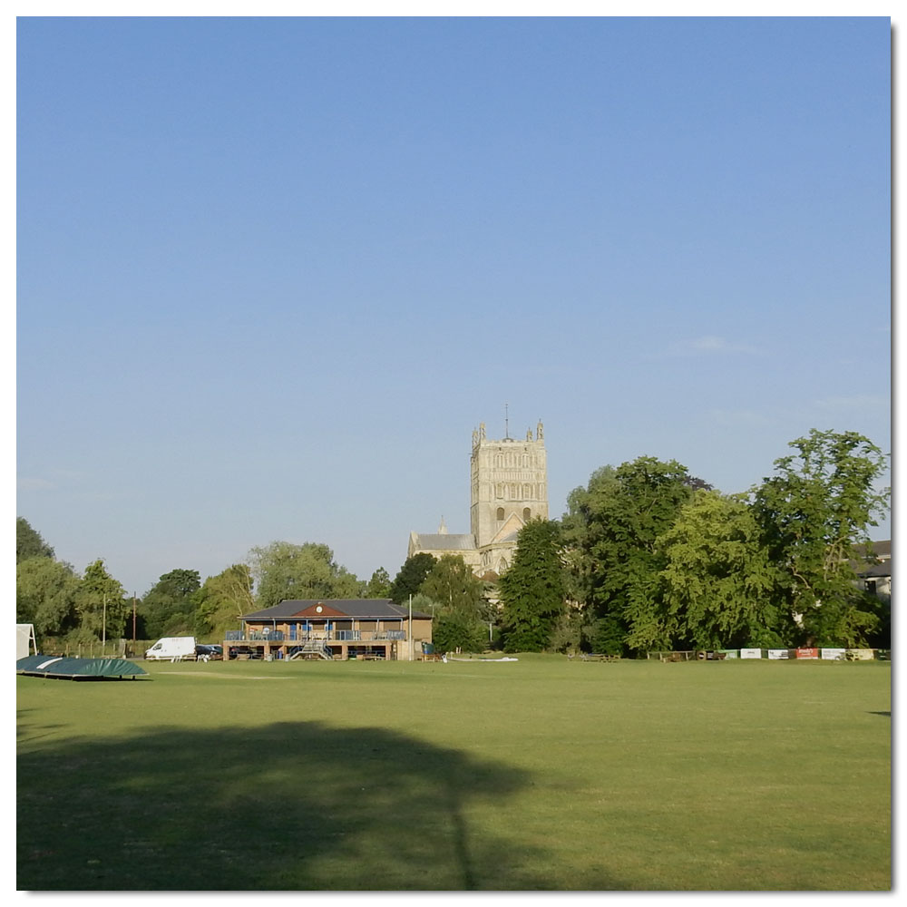 Morning walk in Tewkesbury, 